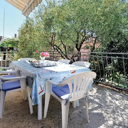 Ferienhaus Two-bedroom In Biograd Weißenburg