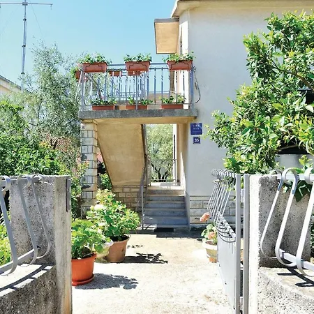 Ferienhaus Two-bedroom In Biograd Weißenburg